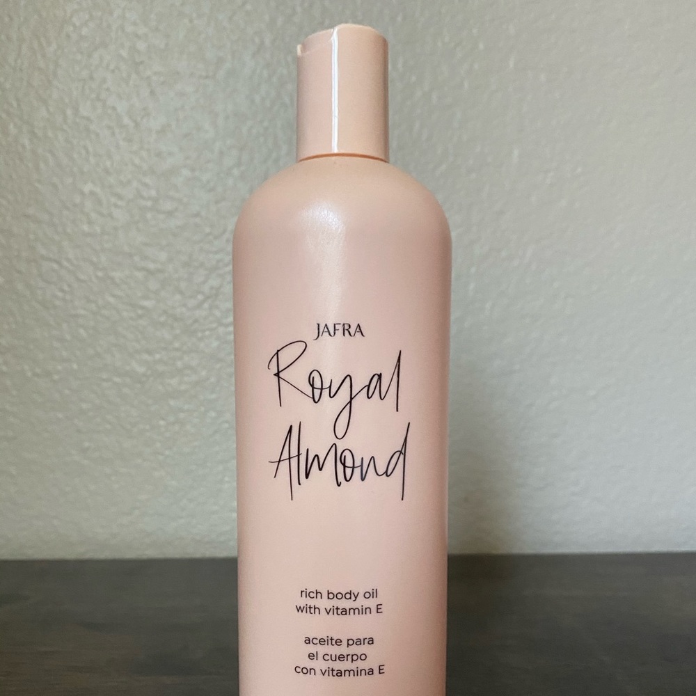JAFRA ROYAL ALMOND OIL